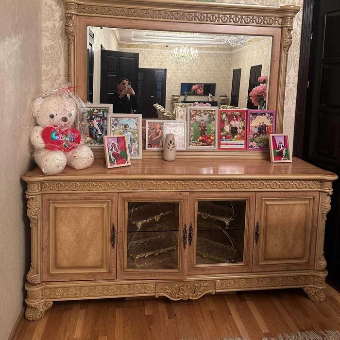 Гарнитур в столовую (гостиную)