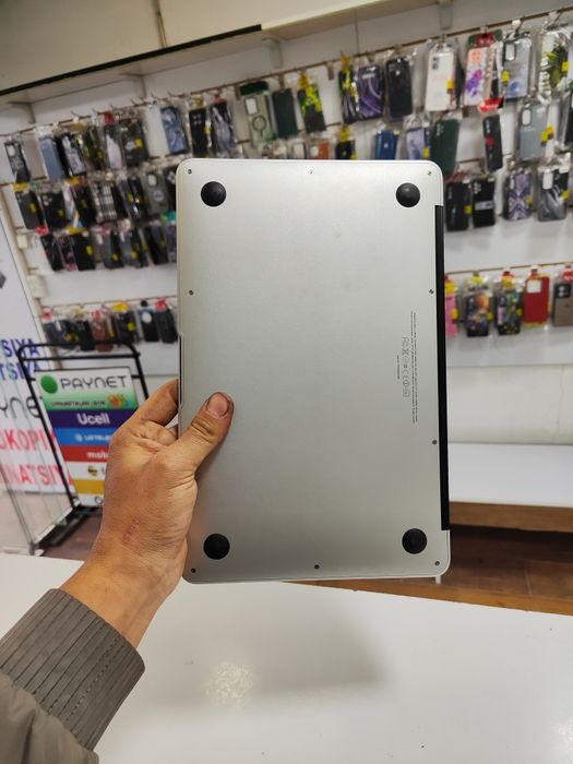 MacBook air sotiladi 800 000