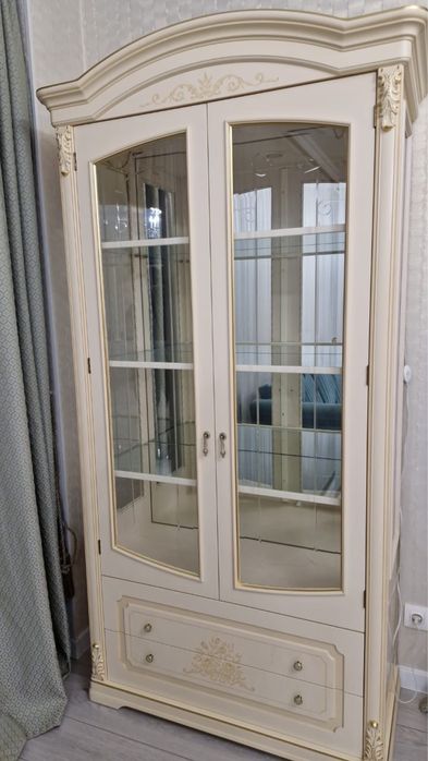 Мебель для гостиной -  шкафы, стол, комод, тумба под ТВ