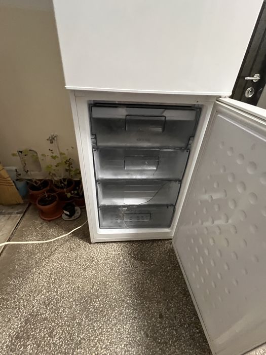 Vand combina frigorifica de piese de schimb