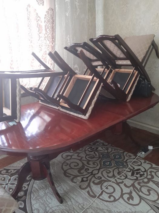 Стол со стульями