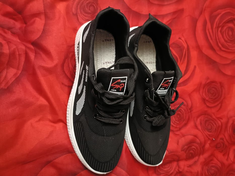 Кроссовки 3500т.