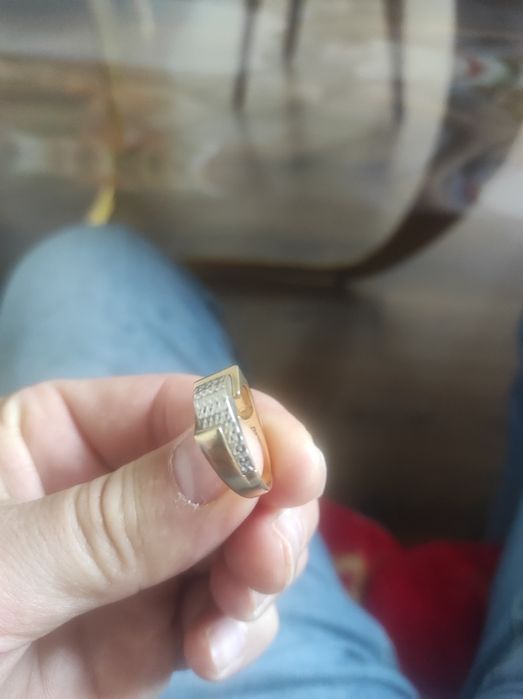 Кольцо золотое срочно продам 585 вес 3,75