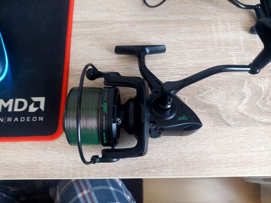 Mulinete Feeder KORUM ZELOS si Lanterna LEDLANSER MH 10