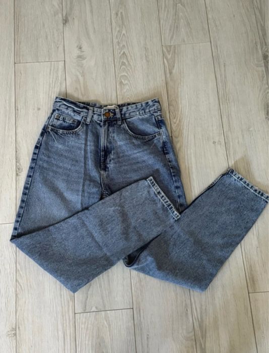Blugi mom fit