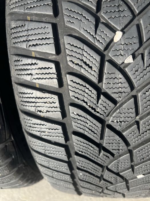 2 бр. зимни гуми 235/50/17 GoodYear 7 mm DOT 0219
