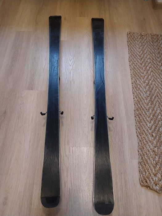 Skiuri K2 152 cm + casca incepator