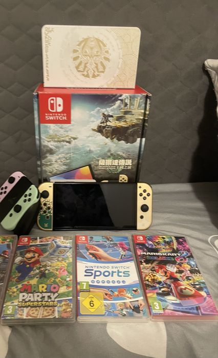 Nintendo Switch Oled Zelda Edition + 3 jocuri + 2 set uri de maneta