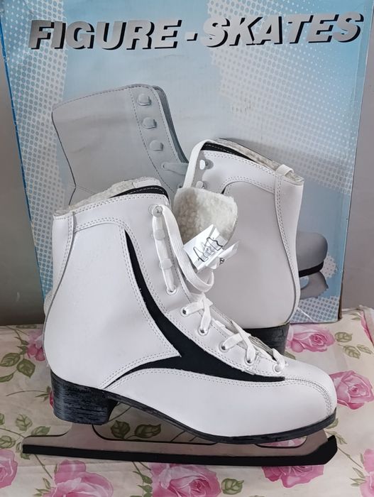 Фигурные коньки новые 39-р