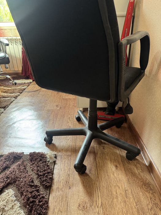 Офисное кресло продается