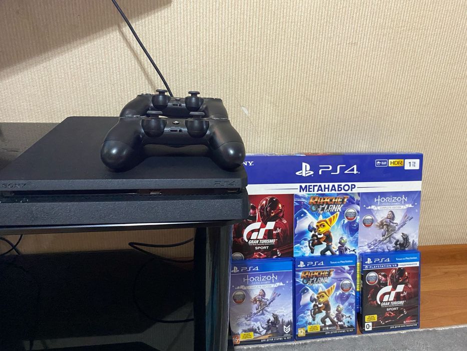 Продам PlayStation 4 slim 1 tb