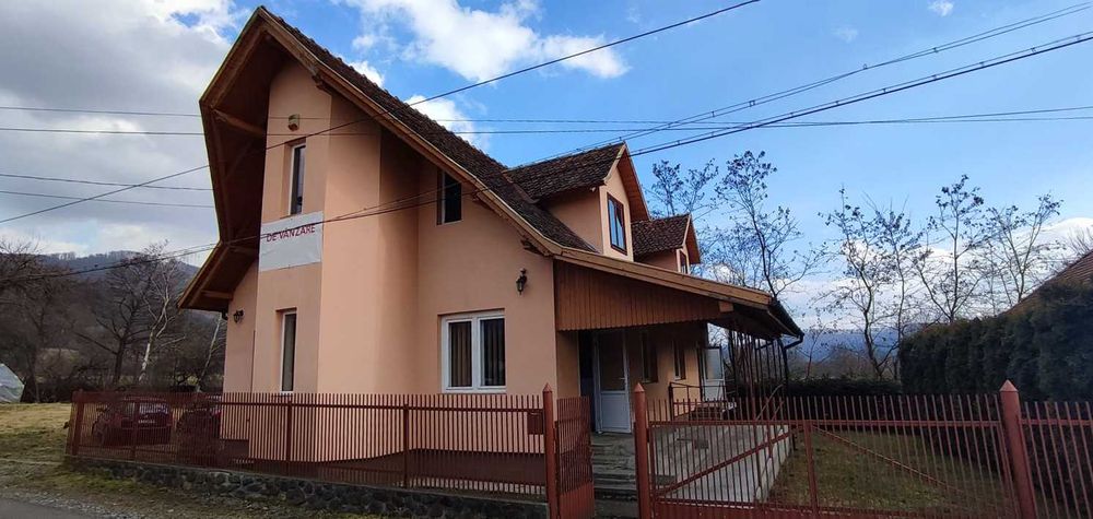 Vând casă în Săcădat județul Mureș 144mp și teren 400mp