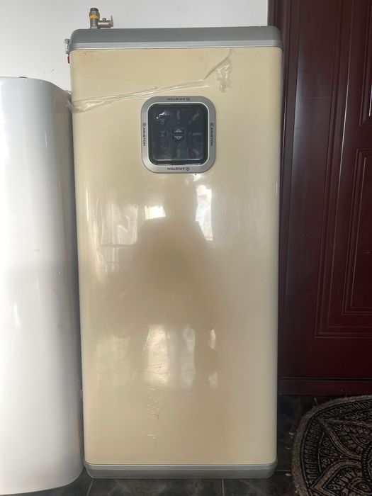 Vand boiler Ariston 80l cu aspect de centrala termica