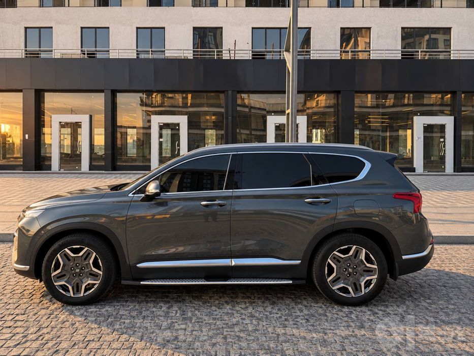 Продаю свой автомобиль Hyundai Santa Fe 2022 года