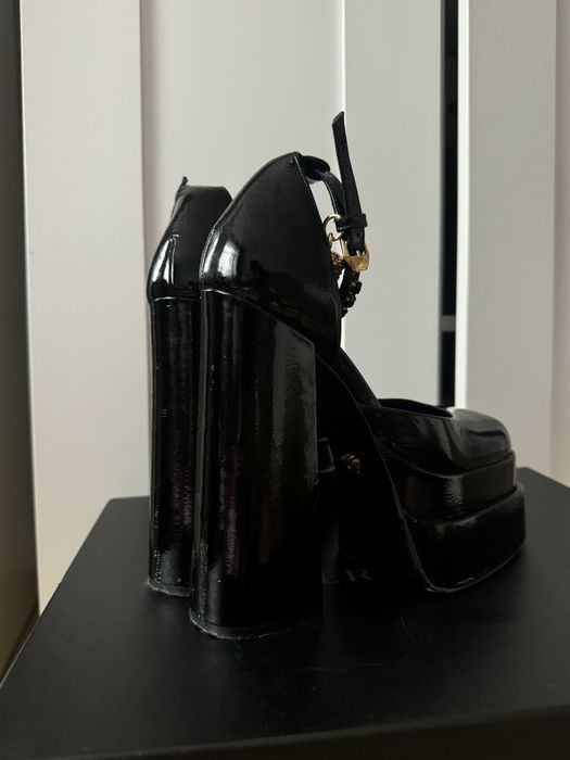Versace Medusa Aevitas patent leather platform pumps, size 38