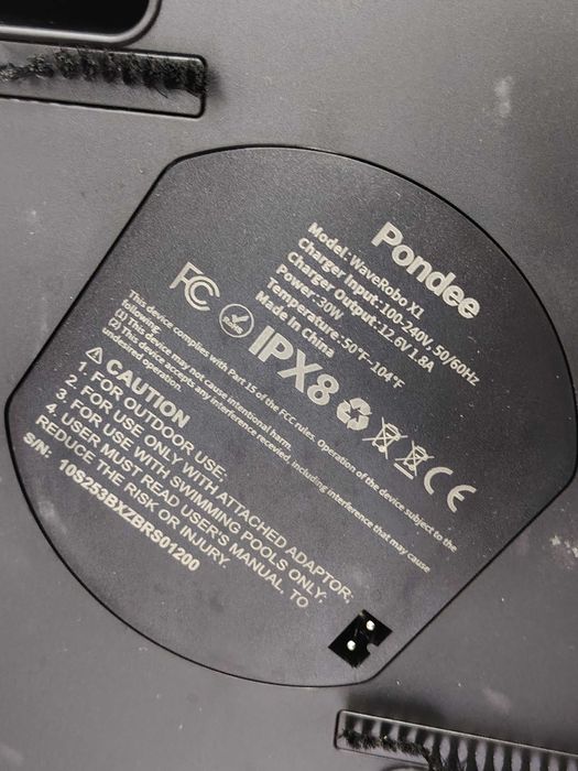 Продавам робот за почистване на басейни Pondee – модел Weve Robo X1.