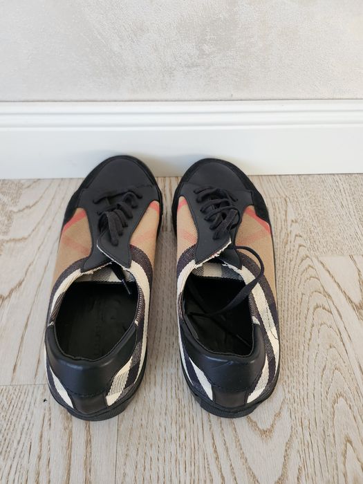 Vand papuci burbbery