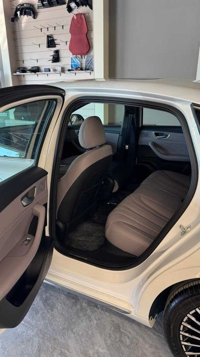 Roewe M7 full 3-позиция