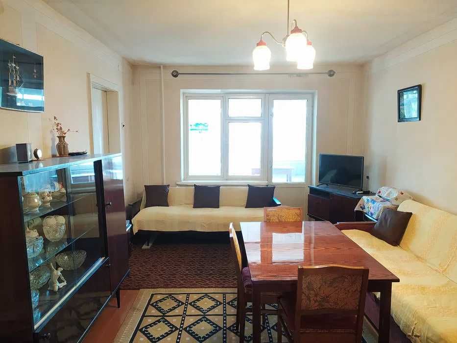 Срочно! 2 комн. 4/5 около Рисового базара Ул. Фитрата. 52м2 Балкон 2/6