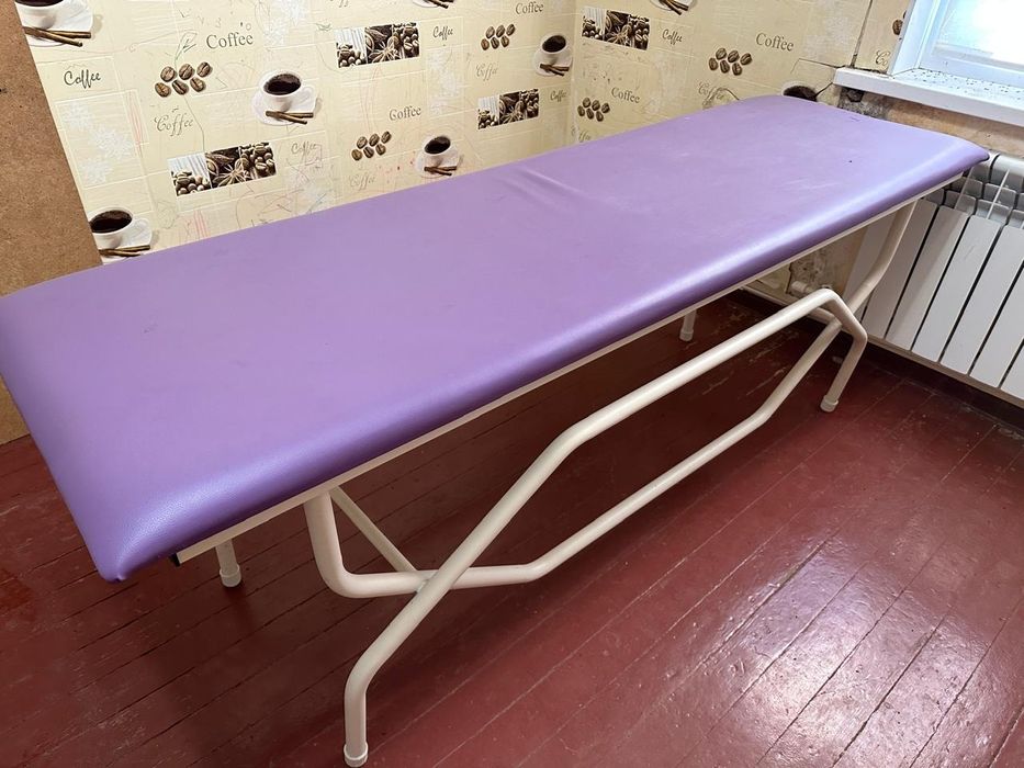 Продам кушетку срочно