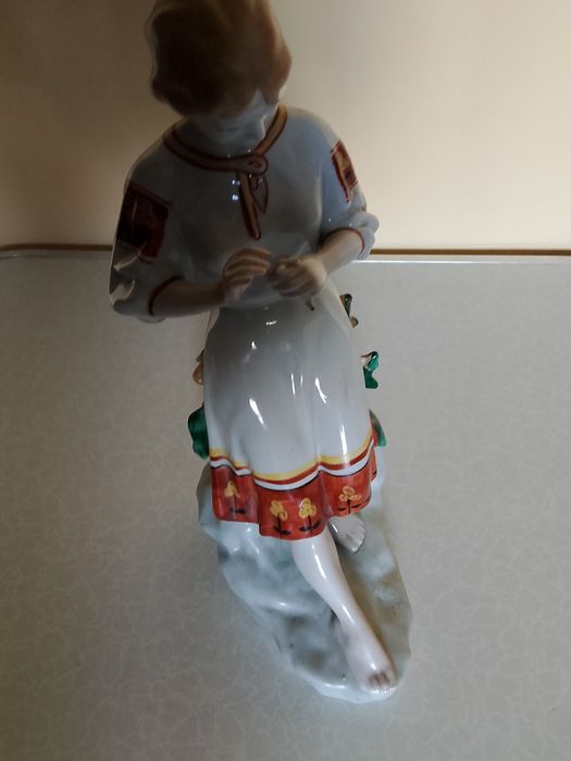 Статуэтка Девушка с ромашкой кв