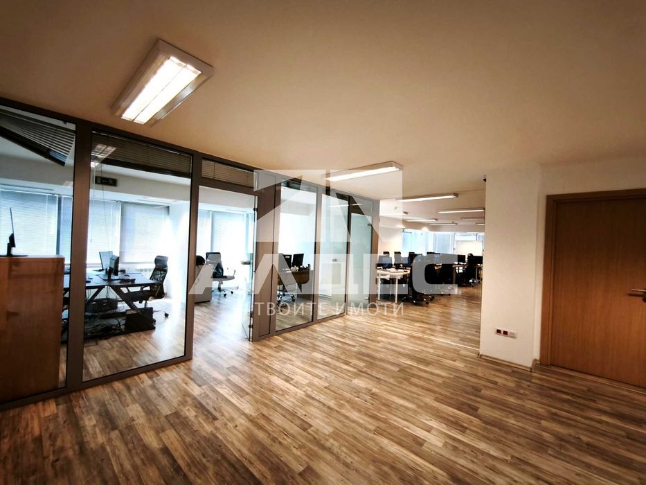 Отдава се офис в бизнес сграда в Младост 4!