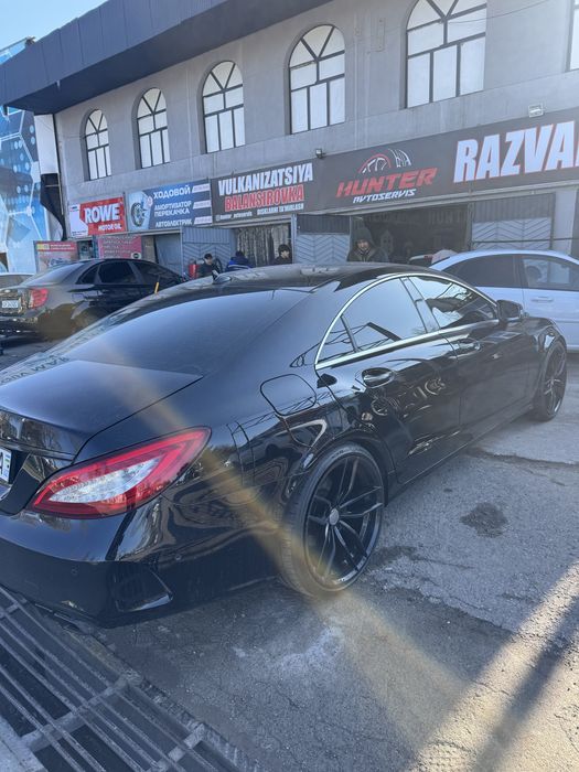 Mercedes Benz w218 CLS банан