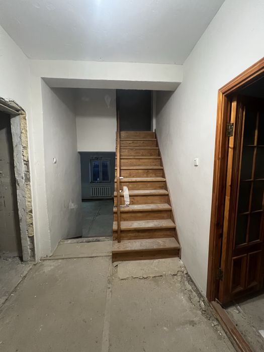 Продам деревянную  лестницу