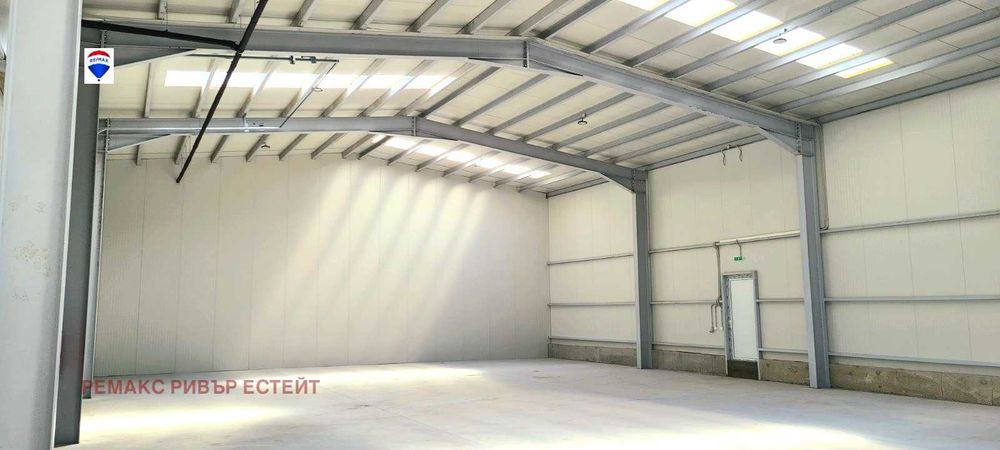 Дава се под наем Склад в Русе, Промишлена зона - Изток - 360 кв.м за 1550 € - Снимка #1