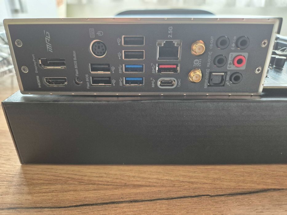 MSI MPG B550 Gaming Carbon WIFI AMD AM4 Motherboard Дъно за Ryzen процесори