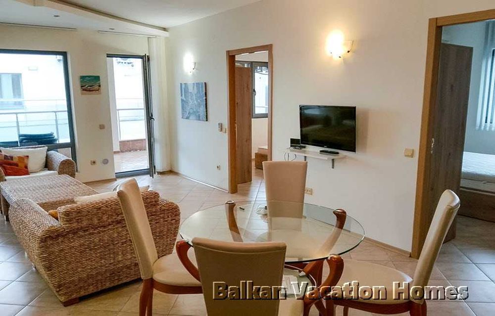 Стилно обзаведен тристаен апартамент с гледка към морето - Бяла