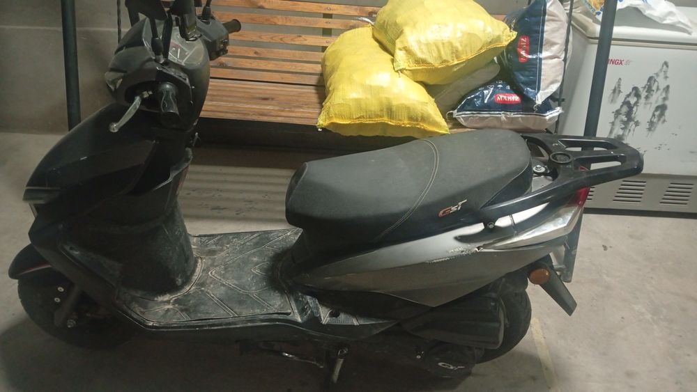 Скутер сотилади 150 сс