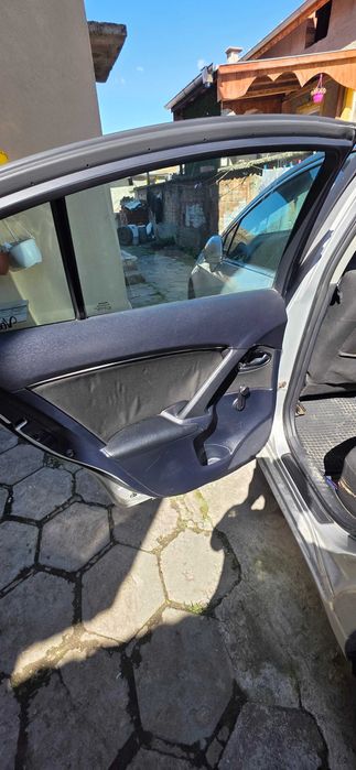 Toyota avensis 1.6 132hp 2013