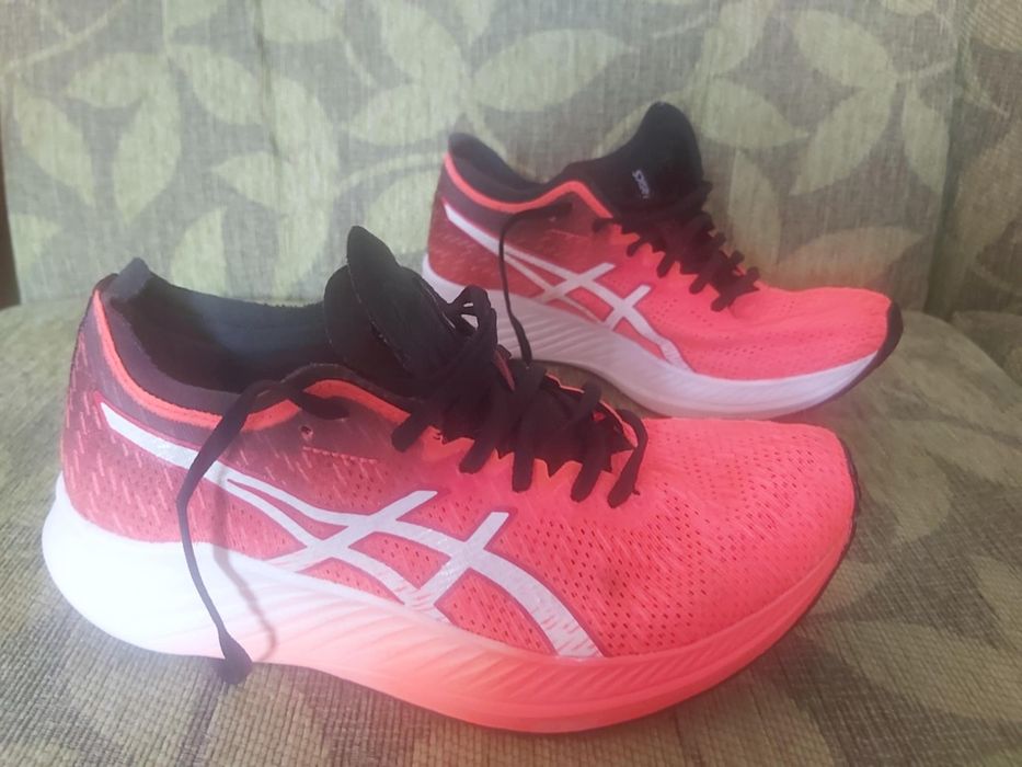 Маратонки  Asics magic speed