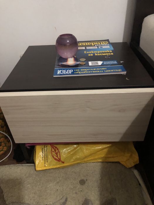 Спалня- легло, двукрилен гардероб и нощни шкафчета