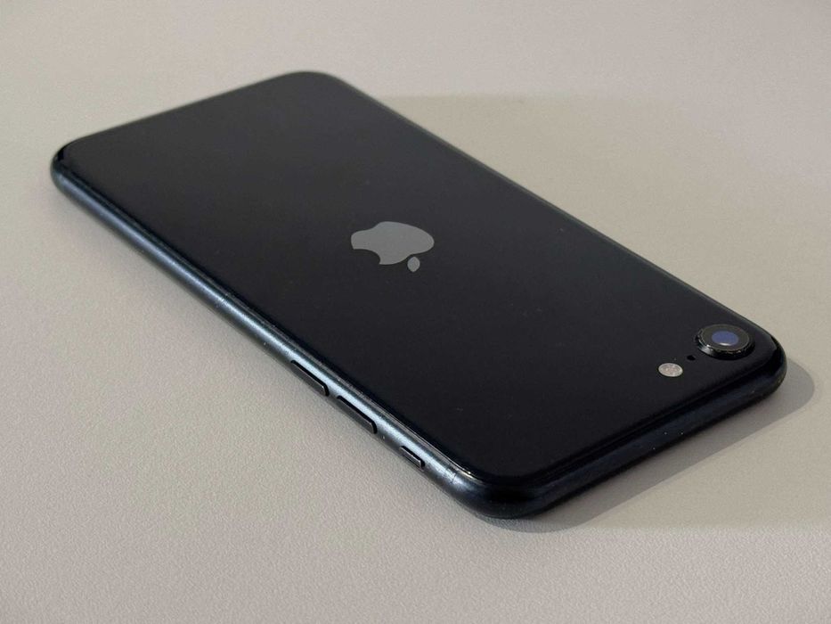 Бартер! iPhone SE 2022 3th Gen Black (Черен)