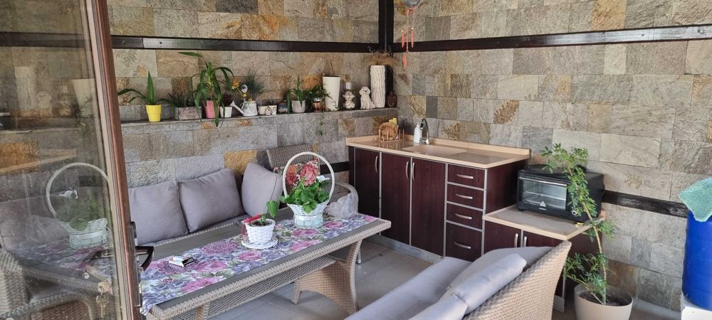 1829-Продава се двуетажна луксозна къща в кв. "Варош"