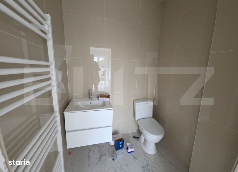 Apartament cu 3 camere, 1 bai,  decomandat Calea Moldovei, se vinde fi