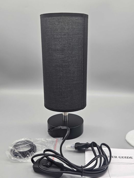 Настолна лампа Seealle с черен текстилен абажур – стил и минимализъм