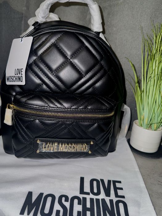 Чисто нова раница Love Moschino