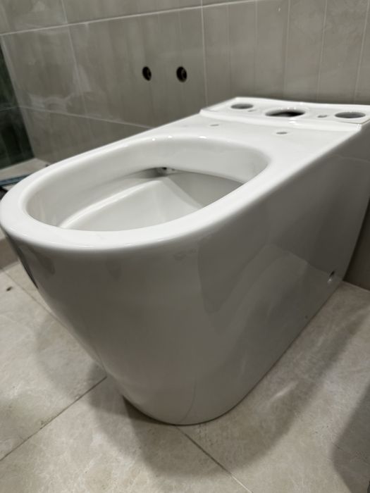 Унитаз новые в комплекте.