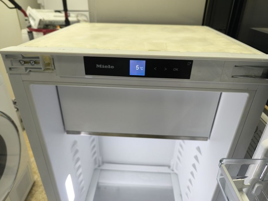 Хладилник с вътрешна камера Miele K 7234 E -