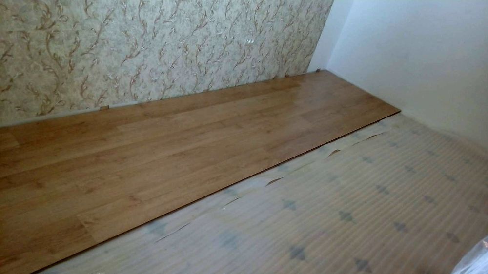 Наклеим обои недорого