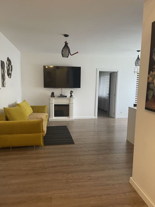 Vand apartament cu curte 154 mp