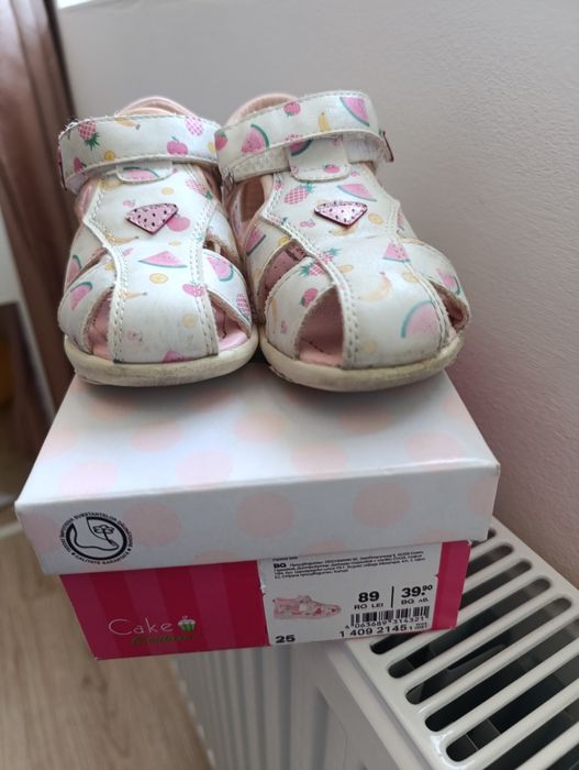 Sandale fetite mărimea 25