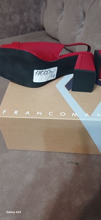 Продам босоножки женские