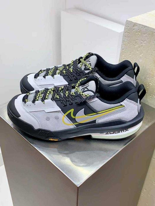 Продавам нови мъжки маратонки Nike sacai x Zegamadome Matte Silver Tour Yellow