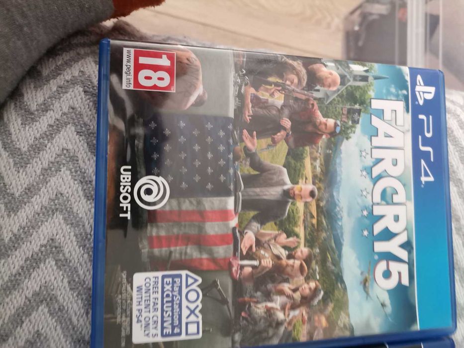 Ps4 500gb в отлично състояние с всички кабели и един джойстик.