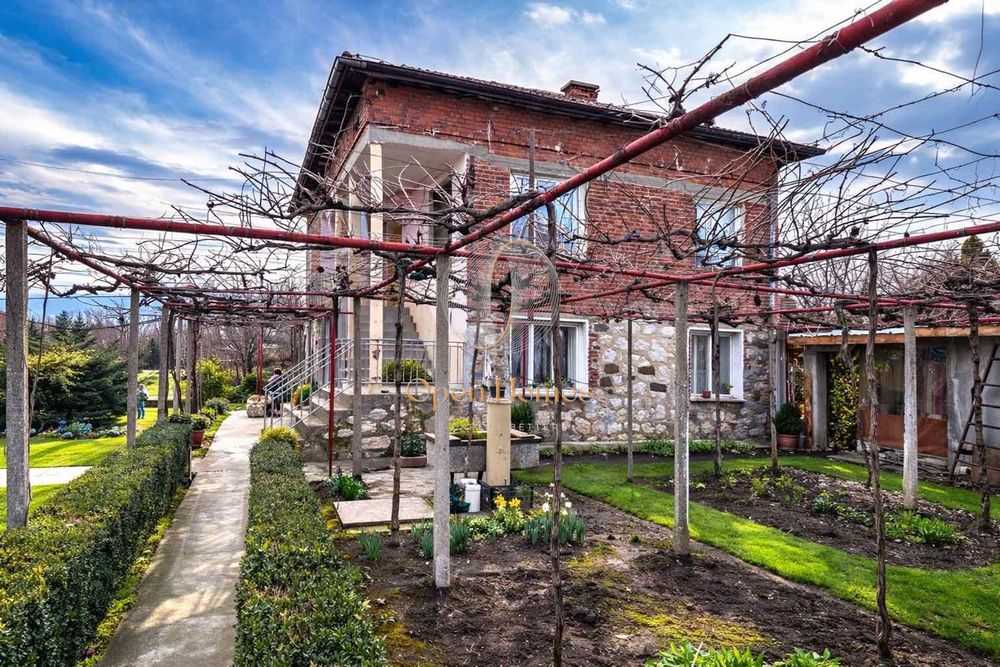 Къща в Пловдив, област-с.Кадиево площ 178 цена 96666