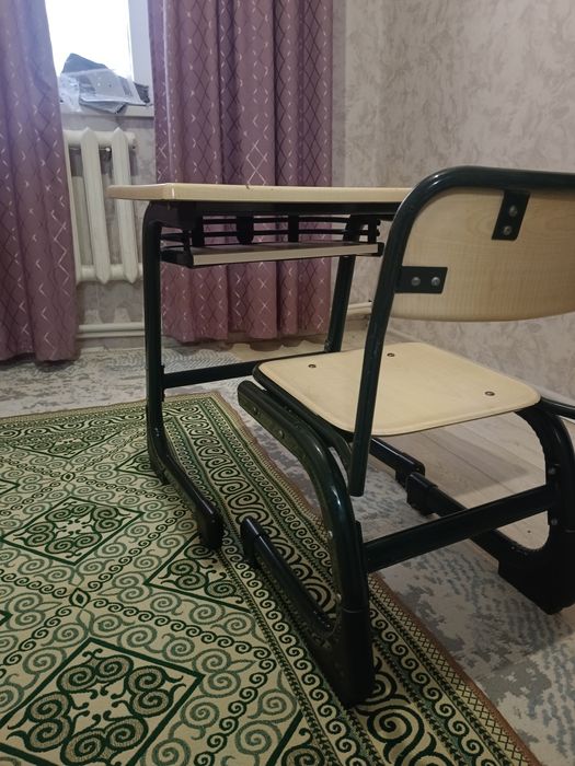 Парта для школьников